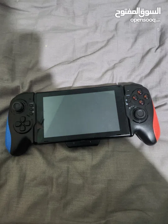 نينتندو سويتش مع كينترولارنينتندو سويتش مع كينترولارنينتندو سويتش مع كينترولار