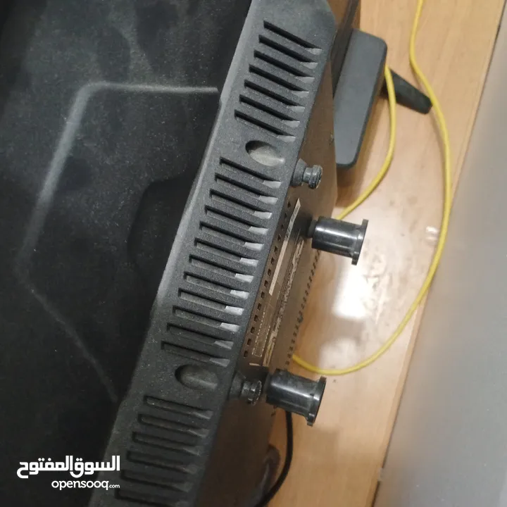 شاشه جي غارد مستعمل لا يوحد فيها ولا ضرر الشاشه ليست ذكيه