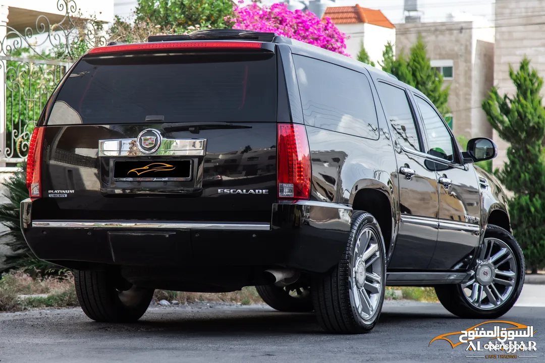 Cadillac Escalade Xl 2012 Platinum   السيارة مميزة جدا و قطعت مسافة 144,000 كيلو متر