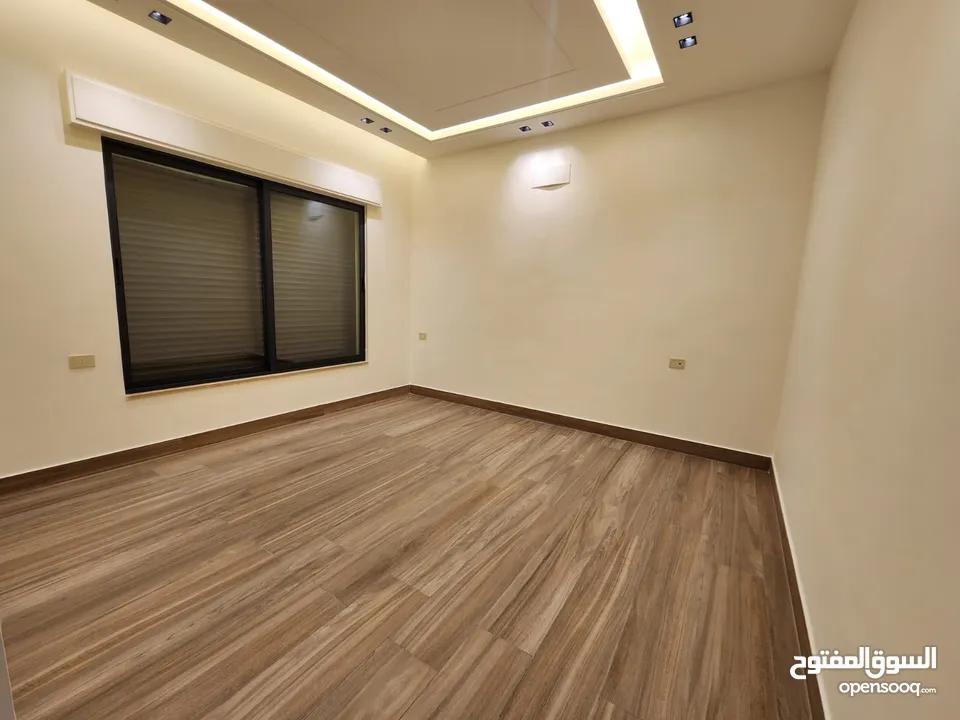 شقة فارغة للبيع في عبدون  ref : 14390
