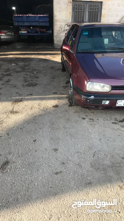 سيارة قولف mk3 للبيع أو البدل موديل 1992 موتور 1800سي سي فحص اثنين جيد خلفي بس أنا بياع خالي قص قلبا