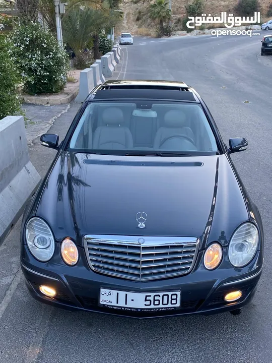 مرسيدس 2009 E200 بانوراما   استخدام شخصي  فل كامل وفحص كامل   وعداد قليل ((100 الف كم فقط