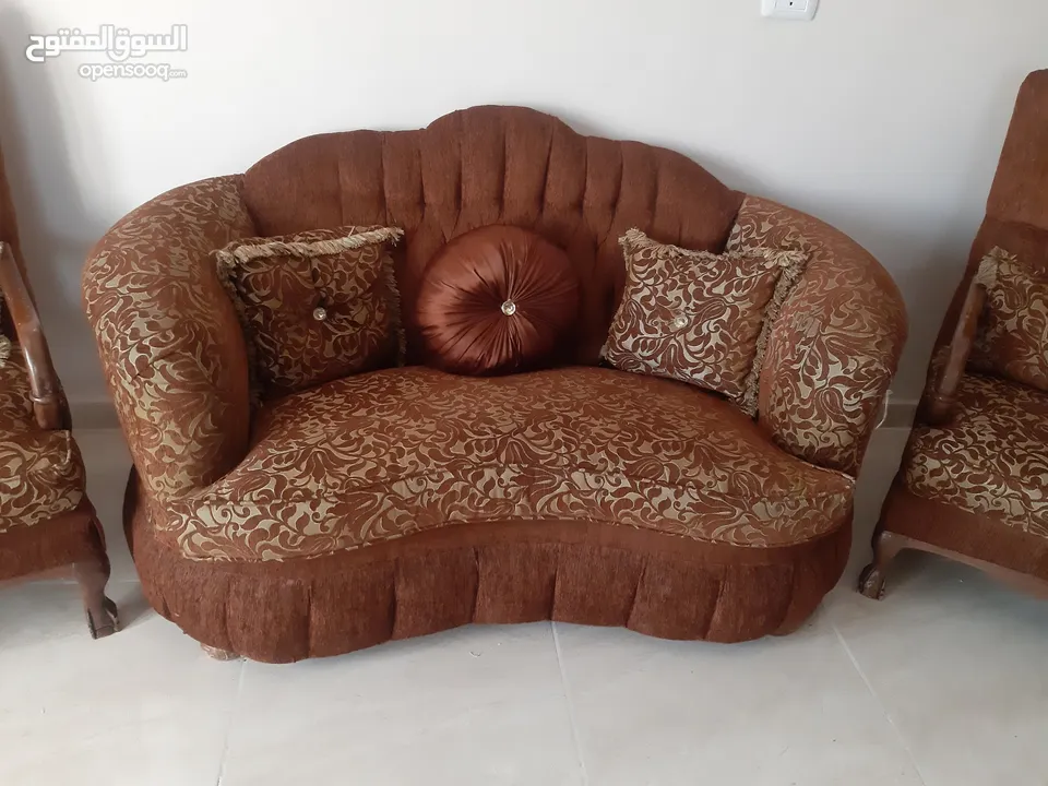 بسعر مغري طقم كنب خشب سويد  ثقيل جدا