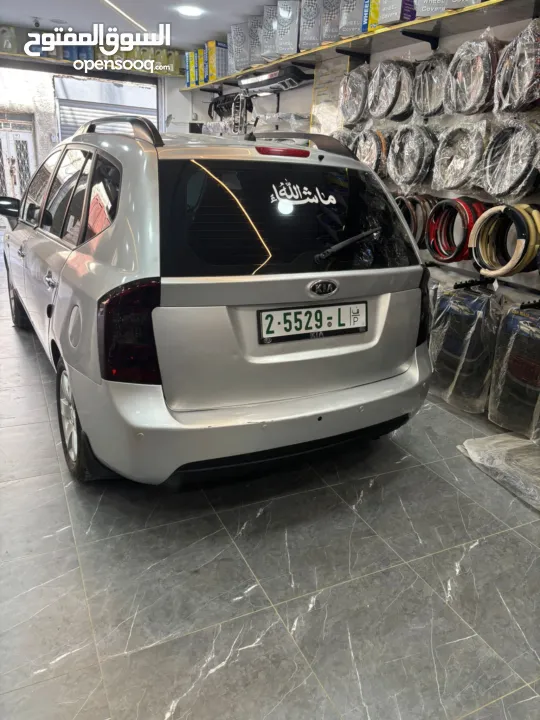 جيب كيا كارينز 2009