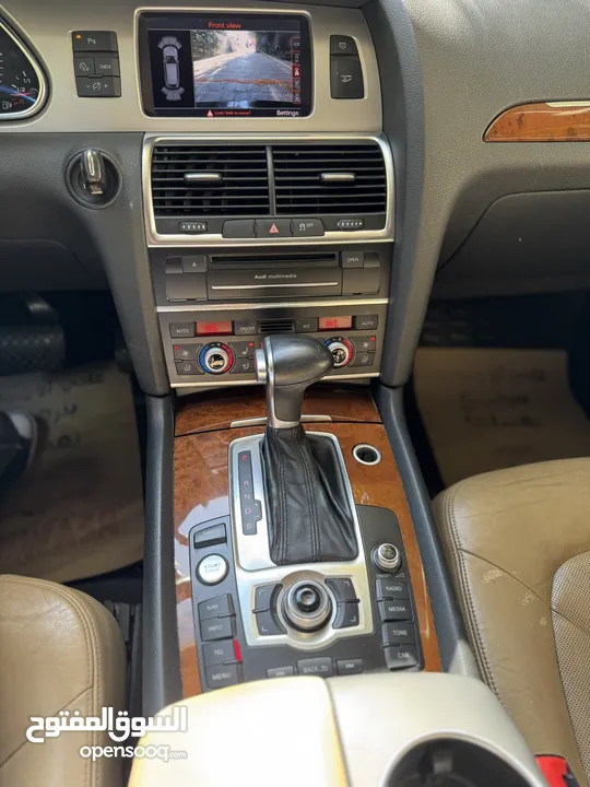 Audi Q7 in excellent condition no accidents