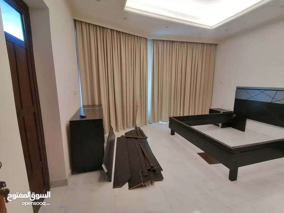 للايجار في الحد فيلا كبيره مع مصعد ومسبح For rent in hidd huge villa with lift and pool