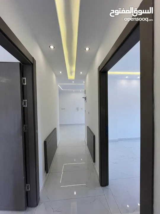 طابق او او ثاني خلف جامعة البتراء البنيات تشطيب حديث