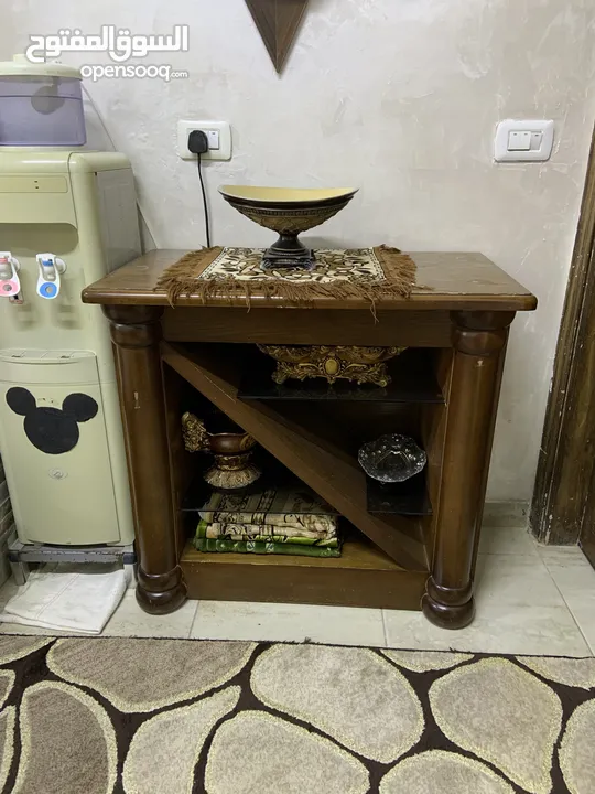خزانه ديكور لون جوز حديثة الموديل وتصلح لتلفزيون
