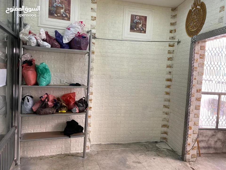 محل تجاري للإيجار في مدينة نابلس في عمارة قناديلو الطابق الأول مقابل دخلة طولكرم و فوق شاورما ساحيتا