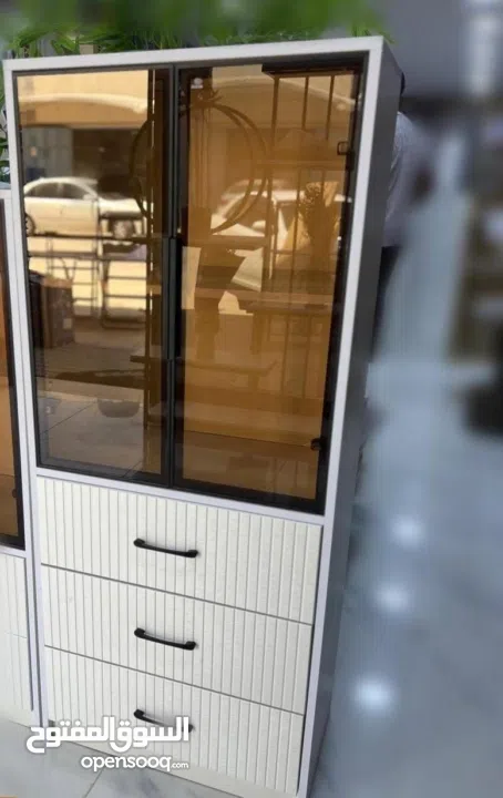 خزانة العرض الفاخرة – ترتيب + فخامة + أناقة بقطعة وحدة