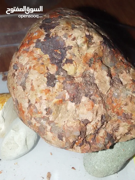 لا اريد المبالغه بأسماء وصفات احجاري ولكن إبحث عن نوعية وسعر كل حجر وما قوة الحجر ولإي اسباب يستخدم