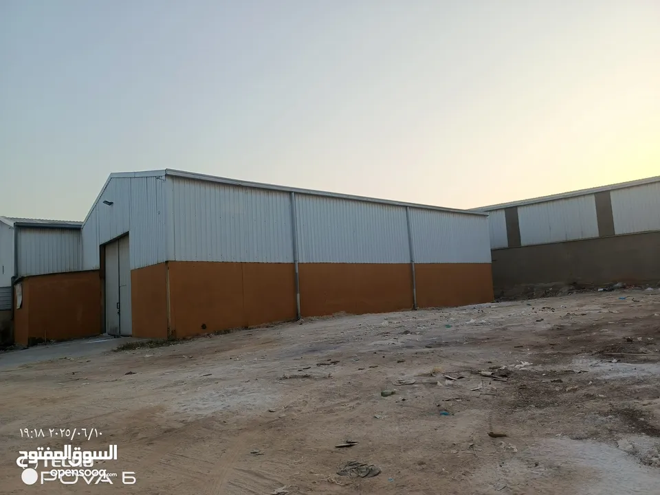 هناجر 300متر مع ساحة 700متر