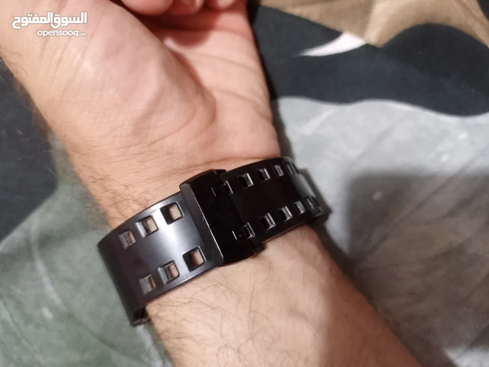 ساعة اصلي ضخمة اسمها جي شوك بلوتوث