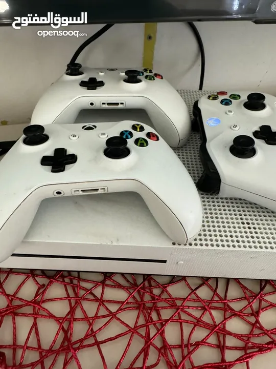 Xbox one s used. Good condition and also 1tb