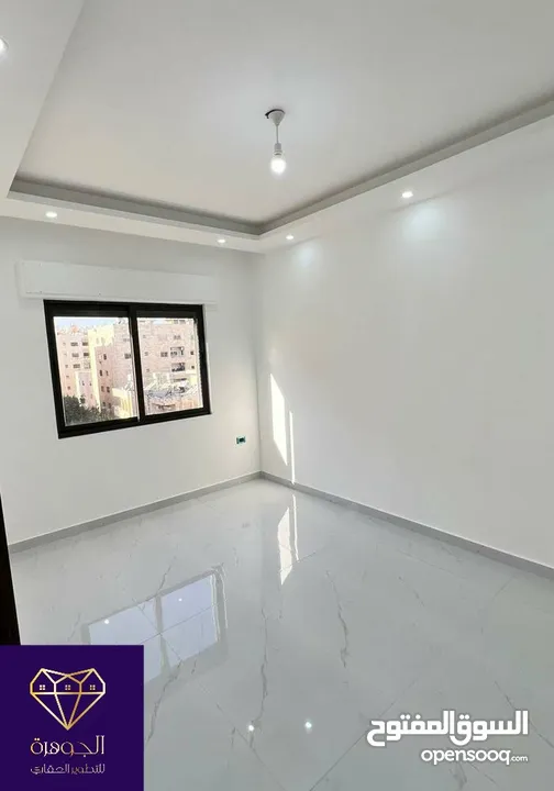 شقة طابق ثالث سكني استثماري لم تسكن لقطه وبسعر مغري جداا عرض خاص ع اخر شقة أرقى مناطق الجاردنز