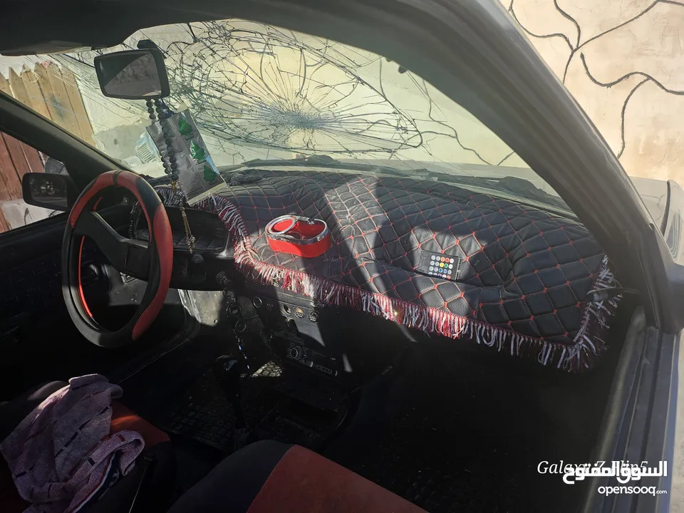 بيجو205 للبيع السيارة بس مكسر زجاجها بحاجة زجاج فيها ترخيص وتأمين وتنازل فوري
