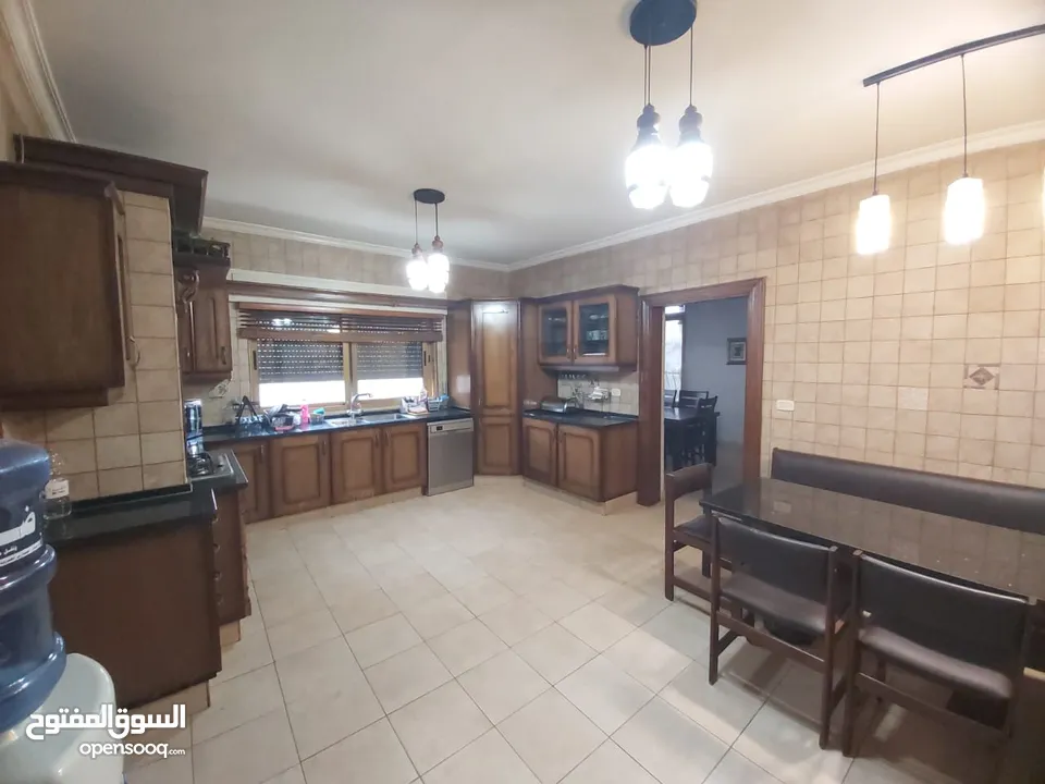 شقة طابقية مفروشة للايجار اربع غرف نوم في الرابية 350 متر