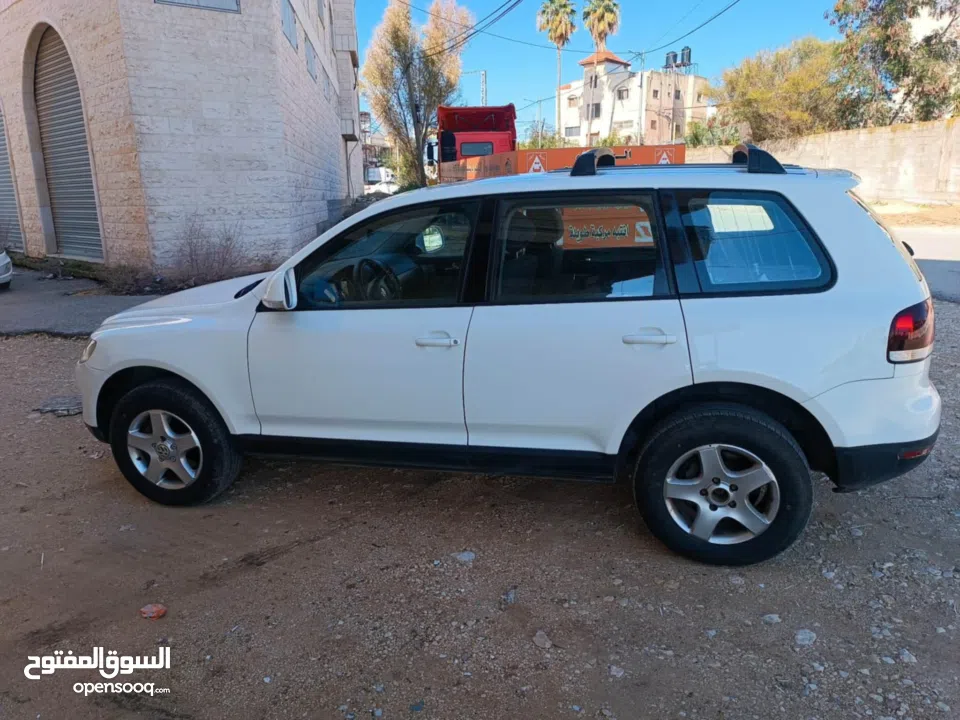 فولكس فاجن طوارق 2008 بحالة الوكالة  ماتور ديزل 3000 V6 عداد 145000 جير و ماتور و شصيات 100% وعلى ال