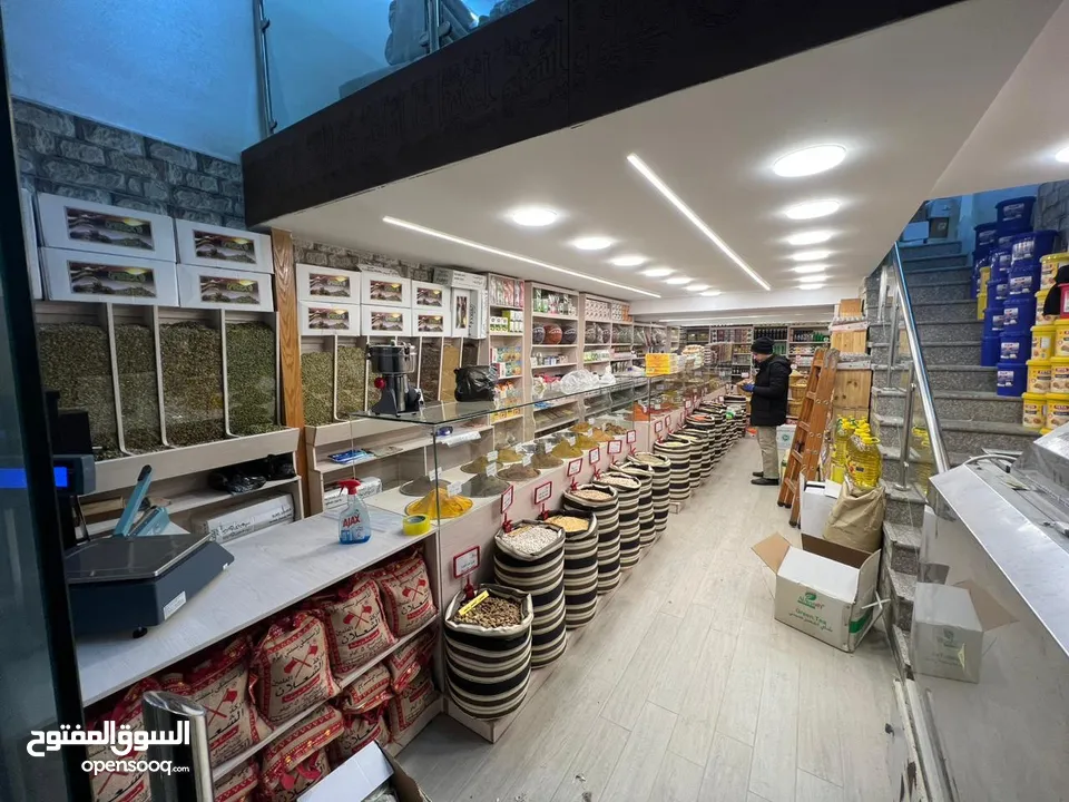 ديكور محل عطارة وماكينة قهوة شبه جديدة