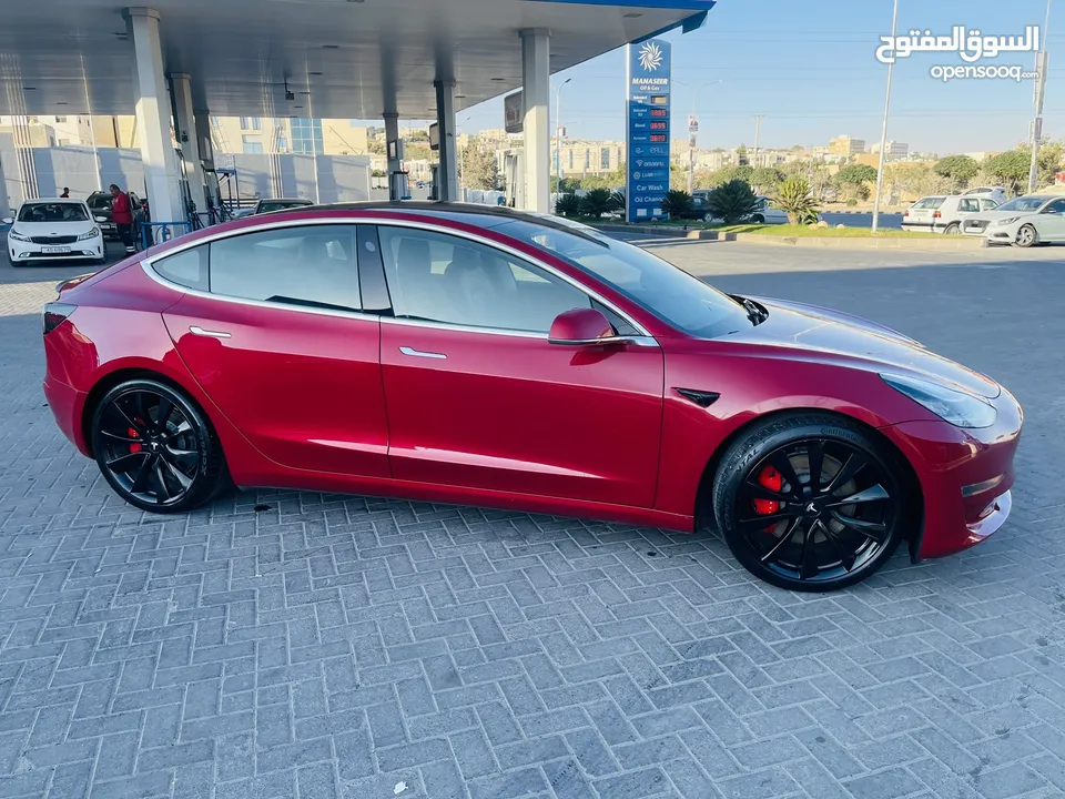 Tesla performance//نسخه رياضيه تختلف عن باقي الأصناف!!