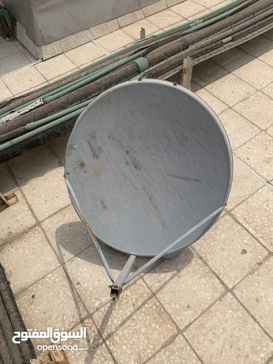 صحن رسفير شغالين ثنينهم الاول معاه جميع مستلزمات و الثاني بس هو شغال