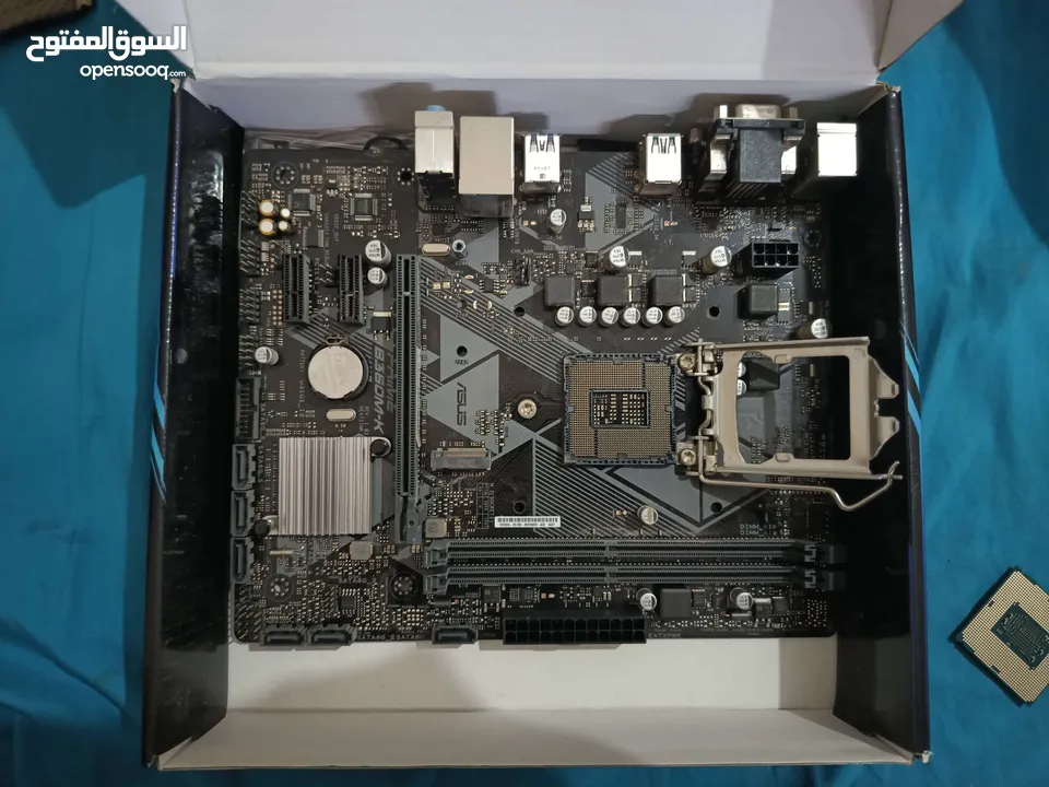 معالج i3 8100 , مع مذر بورد  prime b360m-k  , البيع للقطعتين فقط و ليس كل وحده لحال