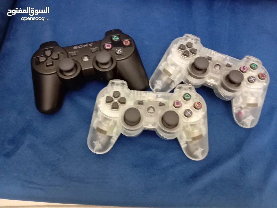 Ps3 with 3 controllers and 20 game with 55 omr