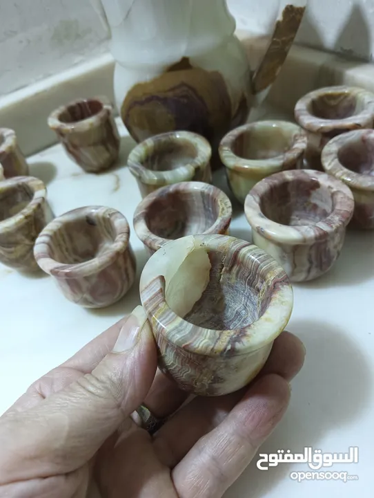 طقم دله و12فنجان من الرخام الخالص الطبيعي صناعه هنديه بالكامل لم تستخدم ابدا
