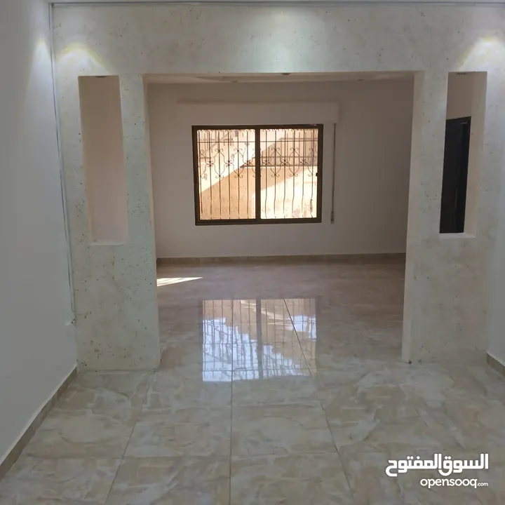 شقه أرضيه في مأدبا / قرب مسجد المسيح