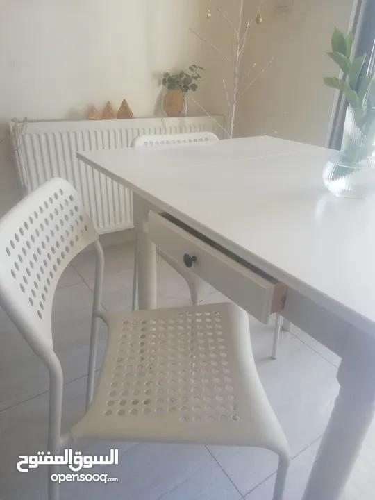 طاولة سفرة قابلة للتمديد مع درج تخزين وكراسي من ايكيا IKEA