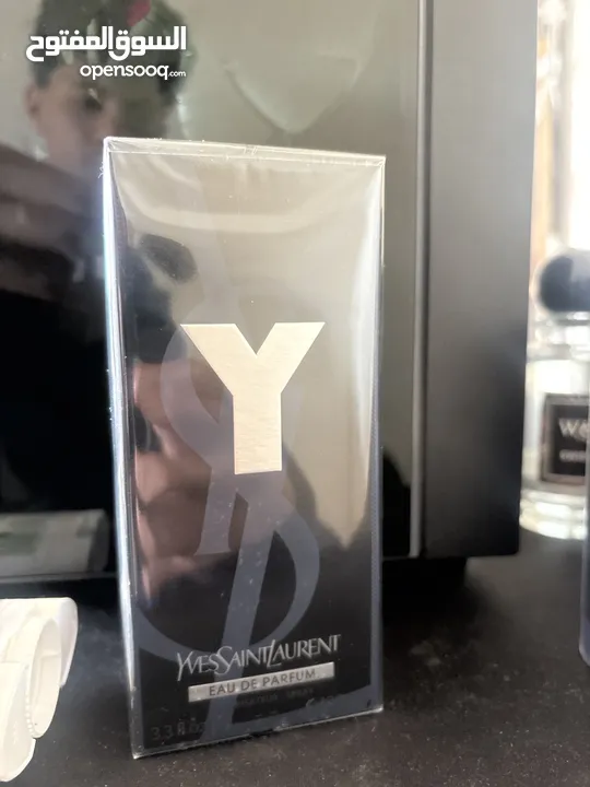 بكج ysl مش مفتوح ولا ملموس بل كرتونه عطر مع مزيل عرق من الشركة نفسها