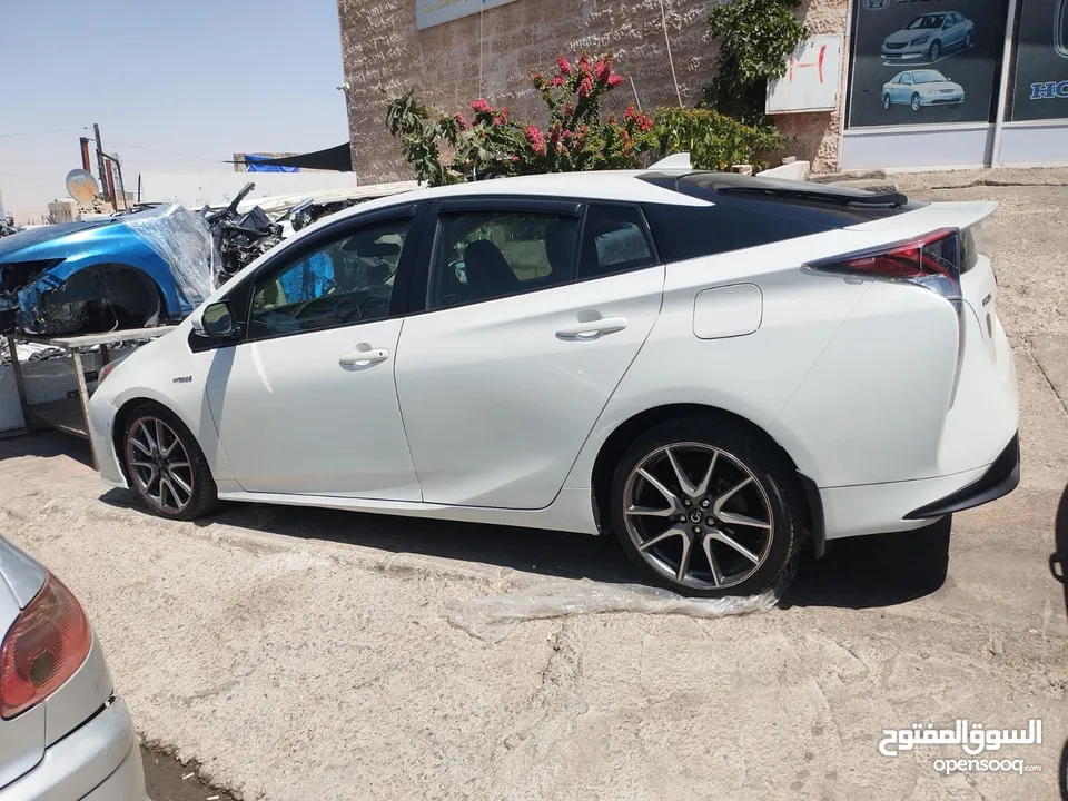تويوتا بريوس  بيرسونا  Toyota Prius Persona