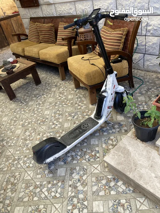 سكوتر لايم. 42 فولت  كمبيوتر 350w فحمات +سلوك  جديد مع مفتحين مع الشاحن