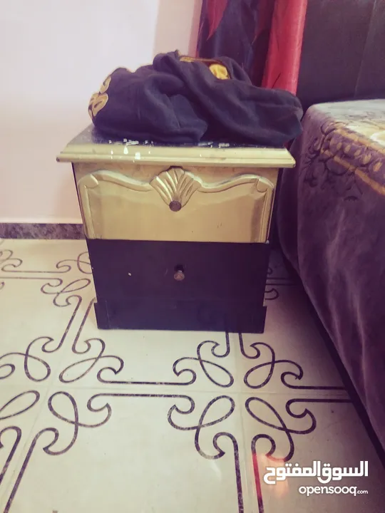 #غرفة #نوم لون ذهبي واسود ملوكي خشب لاتيه ملبسة mdf خشبها ممتاز وثقيل سبب البيع التغيير السعر النهائ