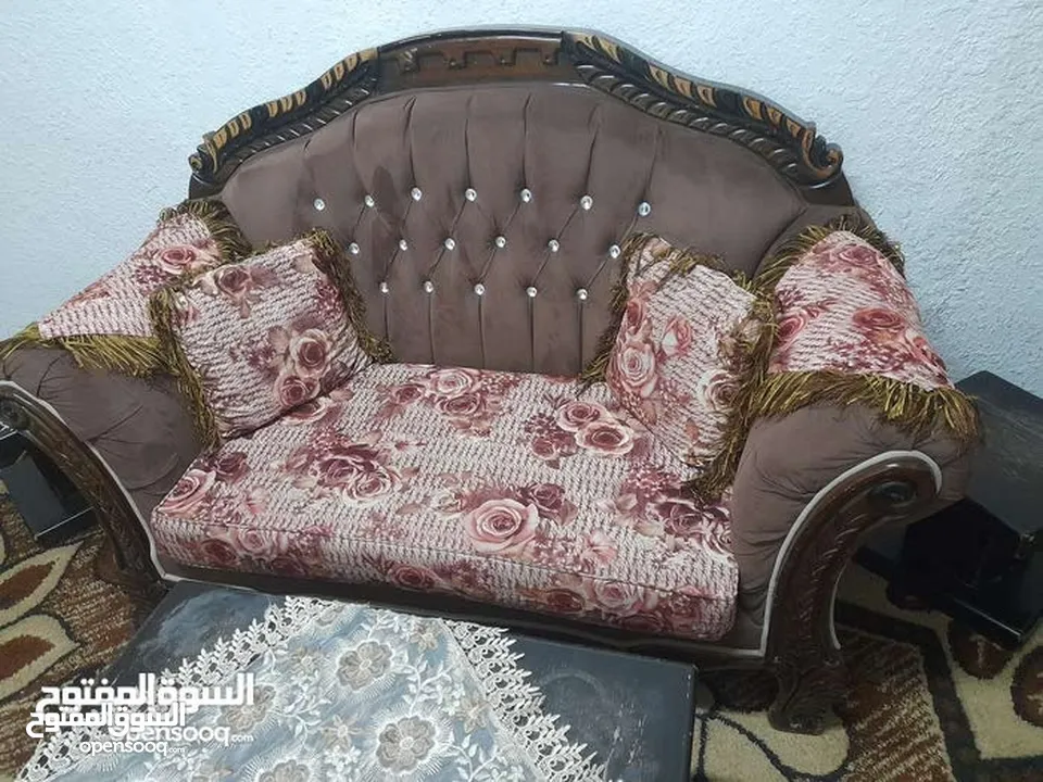 طقم كنب بحالة ممتازة