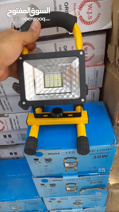مصباح LED قابل لاعادة الشحن للتخيم والرحلات والجلسات الخارجية