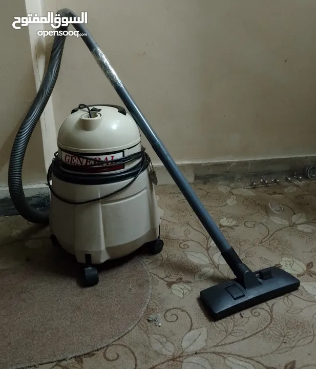 مكنسة كهربائية برميل مستعملة ( جنرال ) بحالة جيدة وشفطها منيح وشغالة .. على الفحص
