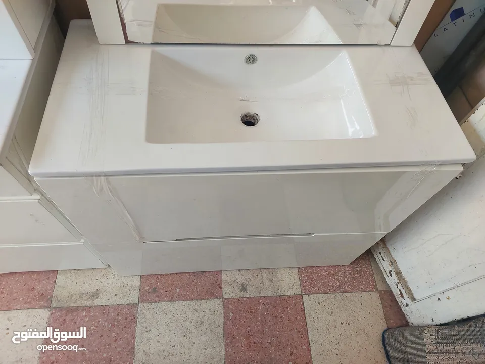 مغاسل مع مراية