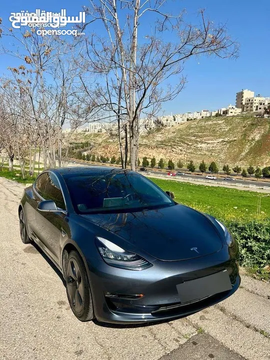 سياره تسلا موديل 2020  بحالة ممتازه جدا  للتواصل الفوري
