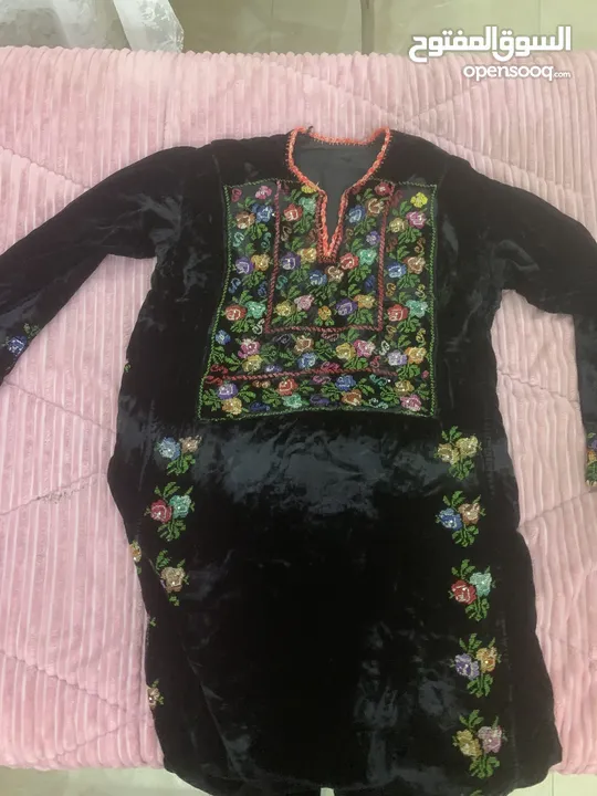 “ثوب الذاكرة... مطرز بأصابع الوطن”  ثوب فلسطيني اسود ومخمل مطرز بالإيد من فلسطين جديد جميل جدا