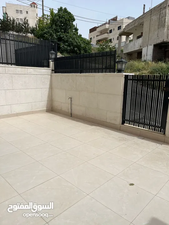 بالاقساط ارضية مع مدخل خاص في اجمل مناطق مرج الحمام و بتشطيب حديث و مميز
