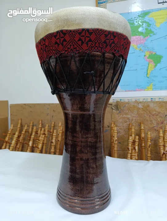 مجموعة متنوعة من الالات الموسيقية من الجلد الطبيعي وشغل يدوي 100%