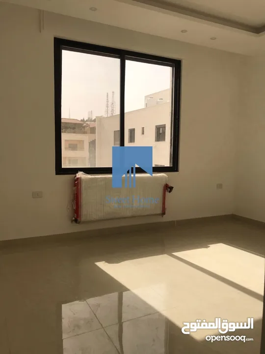 شقة أرضية فاخرة للبيع في خلدا  - خلف بردايس وقرب المدارس المستقلة 180م مع ترس 50م لم تسكن