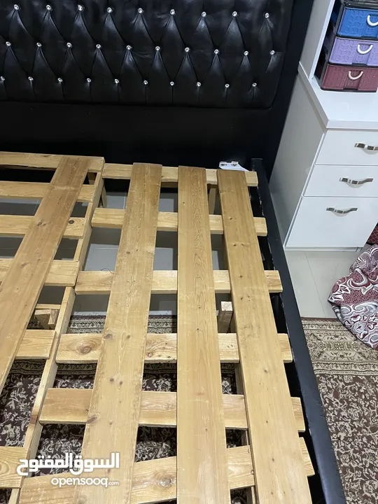 تخت بدون الخزانة