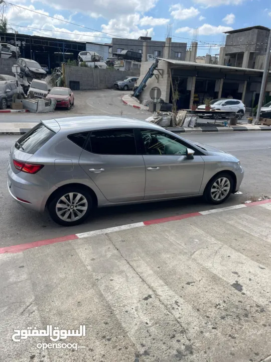 سيات ليون 2018 أنيقة ومميزة بحالة ممتازة جدا داخلية نظيفة وغير مهيونة