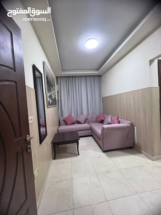 استديو مفروش للإيجار في ضاحية الرشيد - مقابل فندق اجواء عمان - من المالك مباشرة                    .