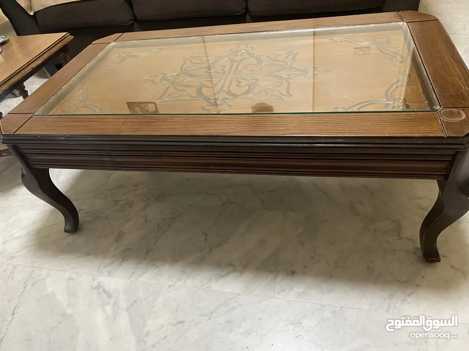 بوفيه تلفزيون ماركه آشلي الامريكيه وطاوله وسط
