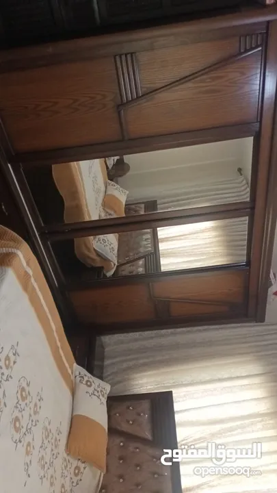 غرفة نوم بحالة ممتازة جدا