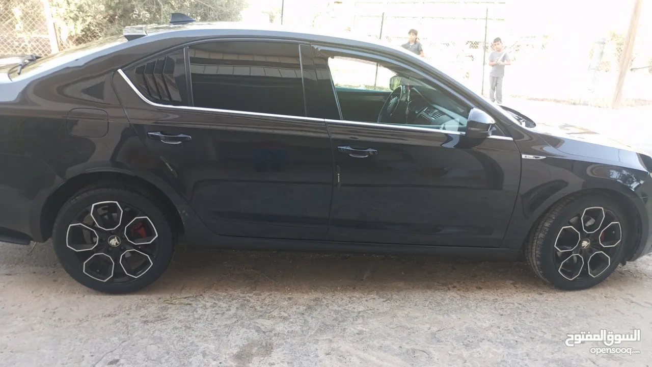 سكودا اوكتافيا 2017 اصل برايفت عداد 102000 بصمة تشغيل مري كهرباء كراسي كهرباء تدفئة كراسي تحكم ستيرن