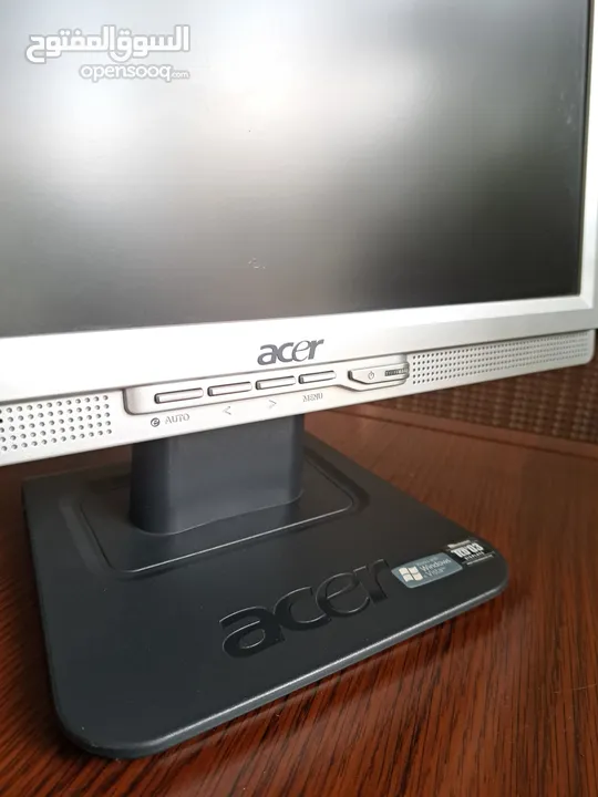 شاشة كمبيوتر SAMSUNG SYNCMASTERT قياس 17 انش .  و شاشة ايسر قياس 17 انش
